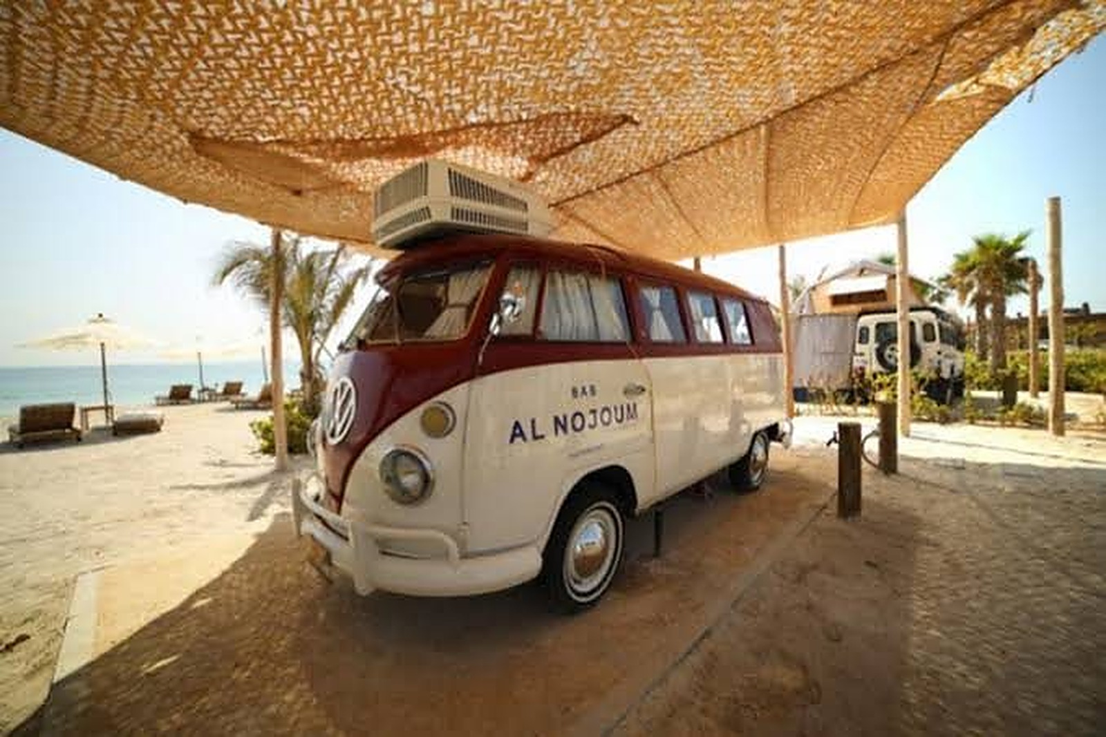 Bab Al Nojoum retro camper