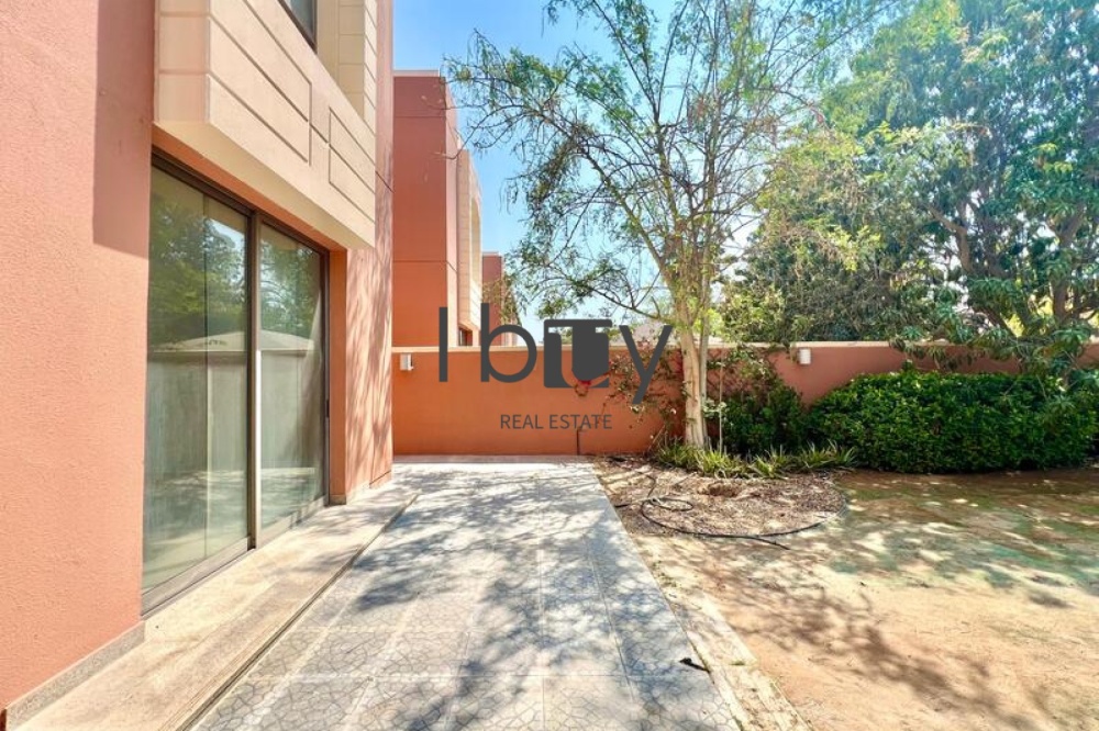 Private Garden | Massive Layout | High Privacy |