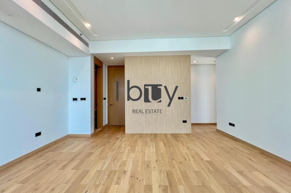 Sea View| High Floor | High Ceiling  | Wood Floor