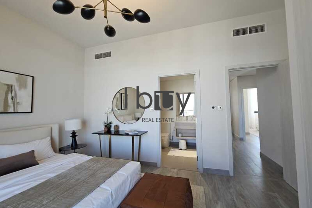 Double Row Corner Unit | Rare Layout | Prime Area