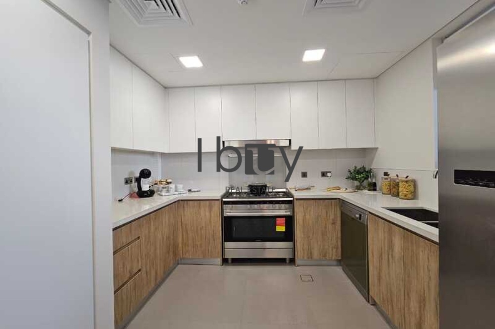 Double Row Corner Unit | Rare Layout | Prime Area