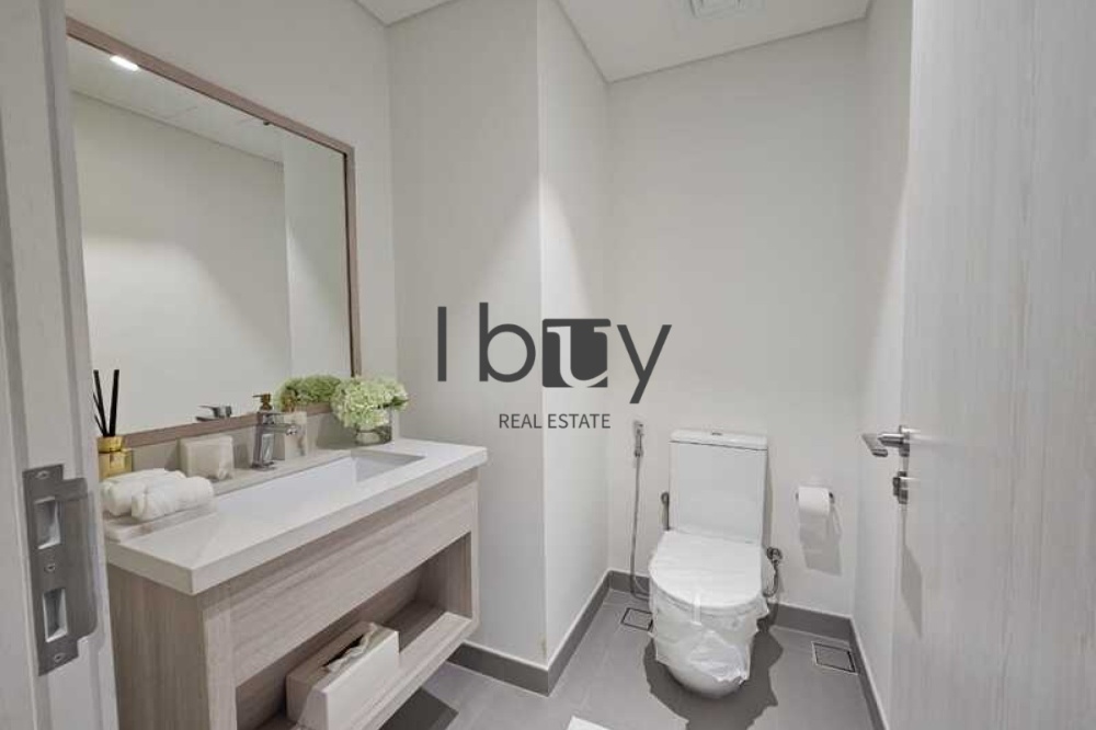 Double Row Corner Unit | Rare Layout | Prime Area