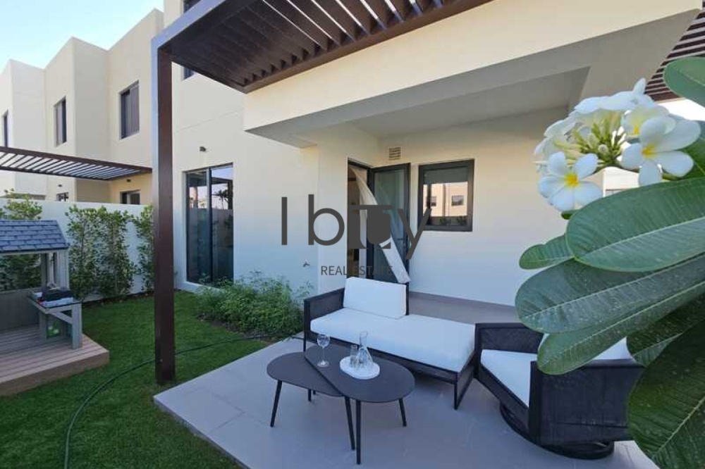 Double Row Corner Unit | Rare Layout | Prime Area