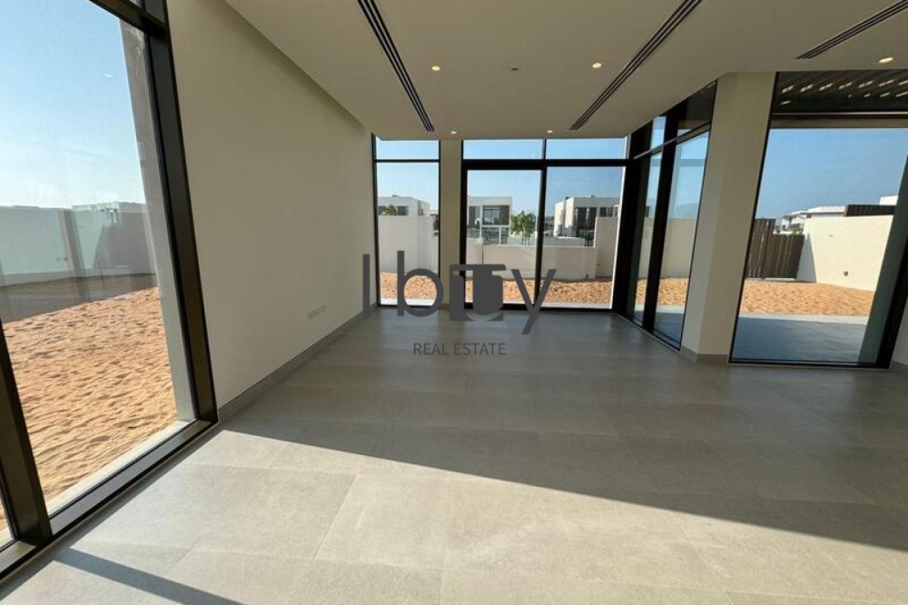V4 In Souk  | Single Row | Corner Unit | Brand New
