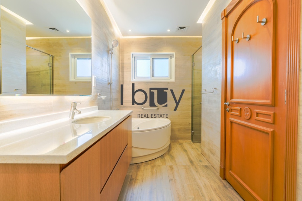 Luxurious 5BR Villa | Private Beach| Full Sea View