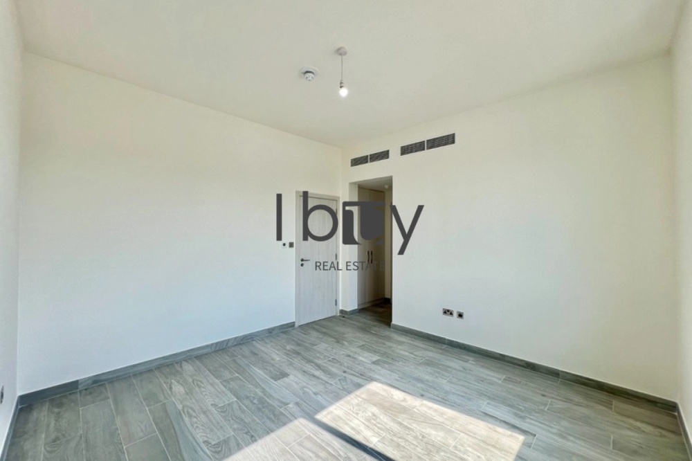 Near Park| Ready To Live In | Well Kept| Landscape