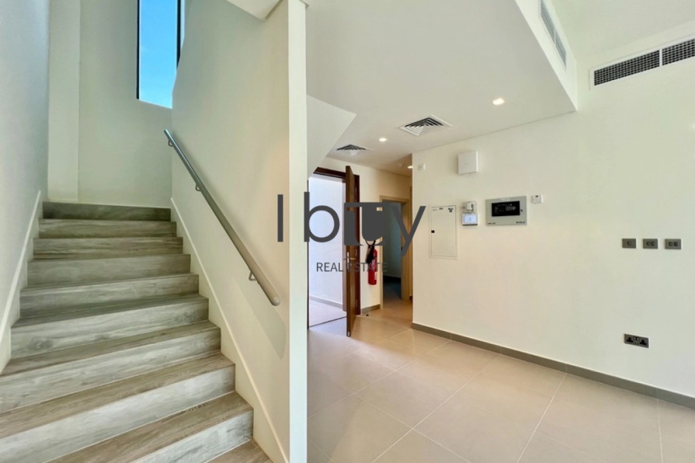 Near Park| Ready To Live In | Well Kept| Landscape