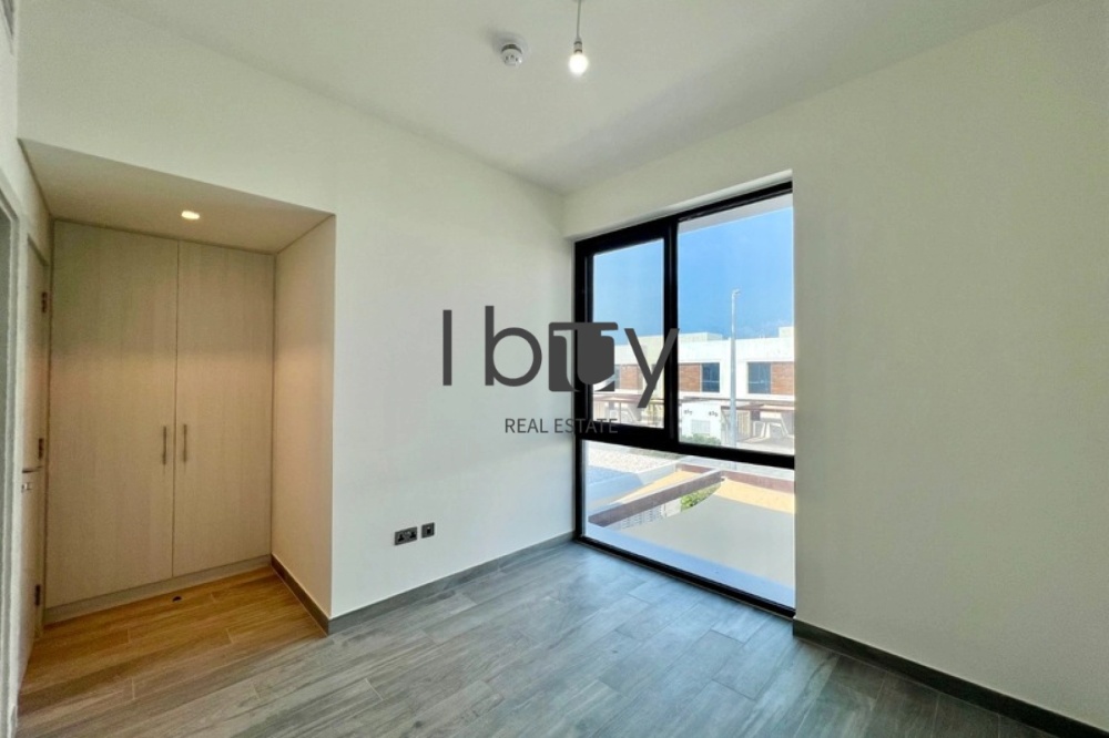 Near Park| Ready To Live In | Well Kept| Landscape