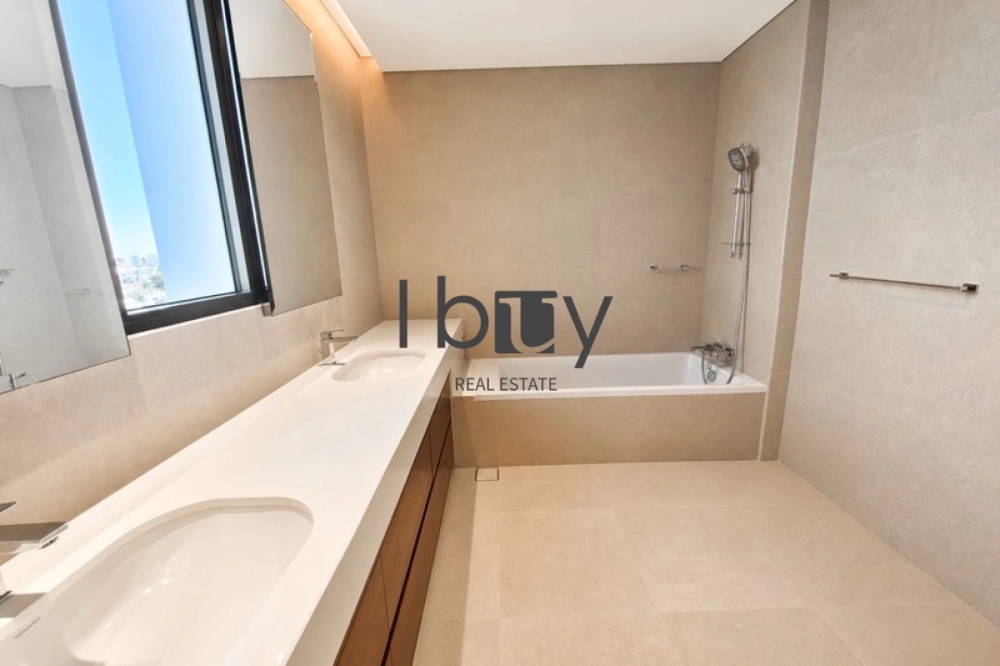 Corner | Executive Type | Second Row From Water