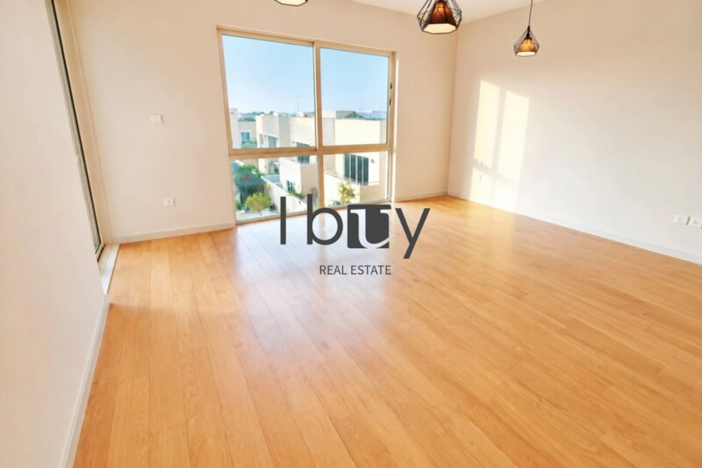 Single Row | Corner Unit | Vacant