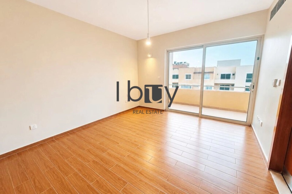 Single Row | Corner Unit | Vacant