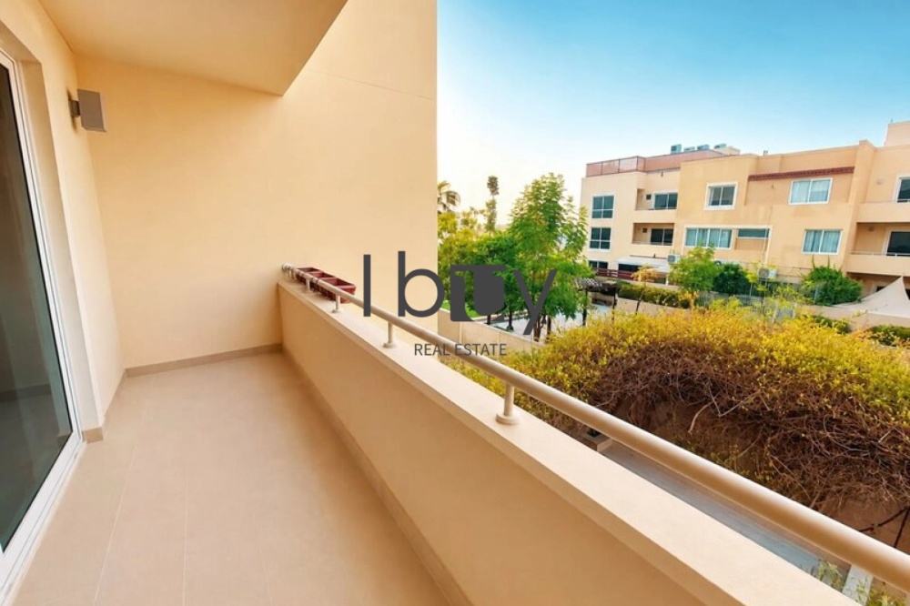 Single Row | Corner Unit | Vacant