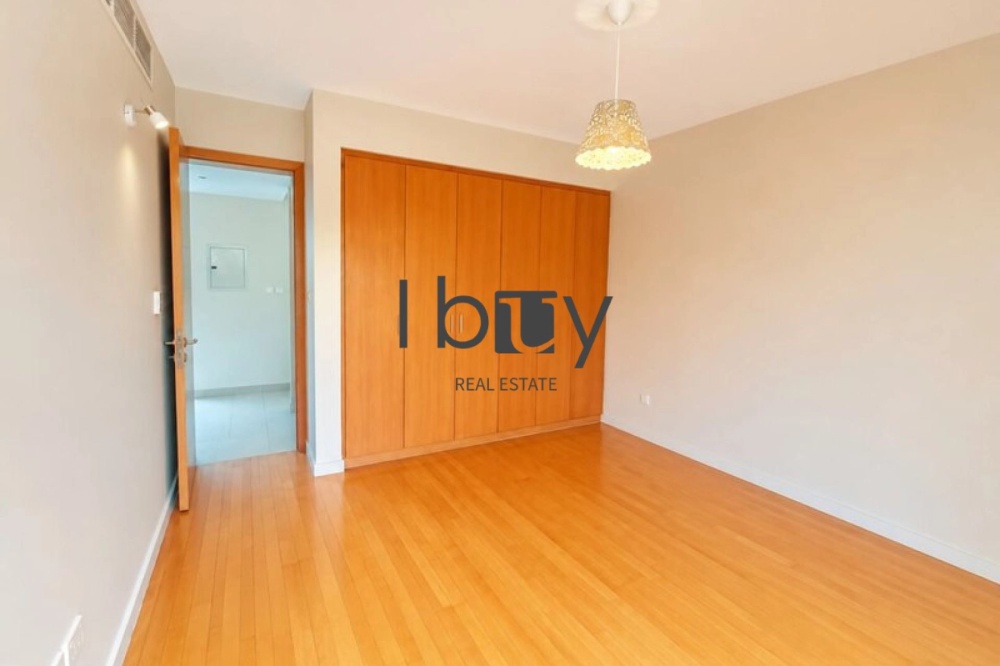 Single Row | Corner Unit | Vacant