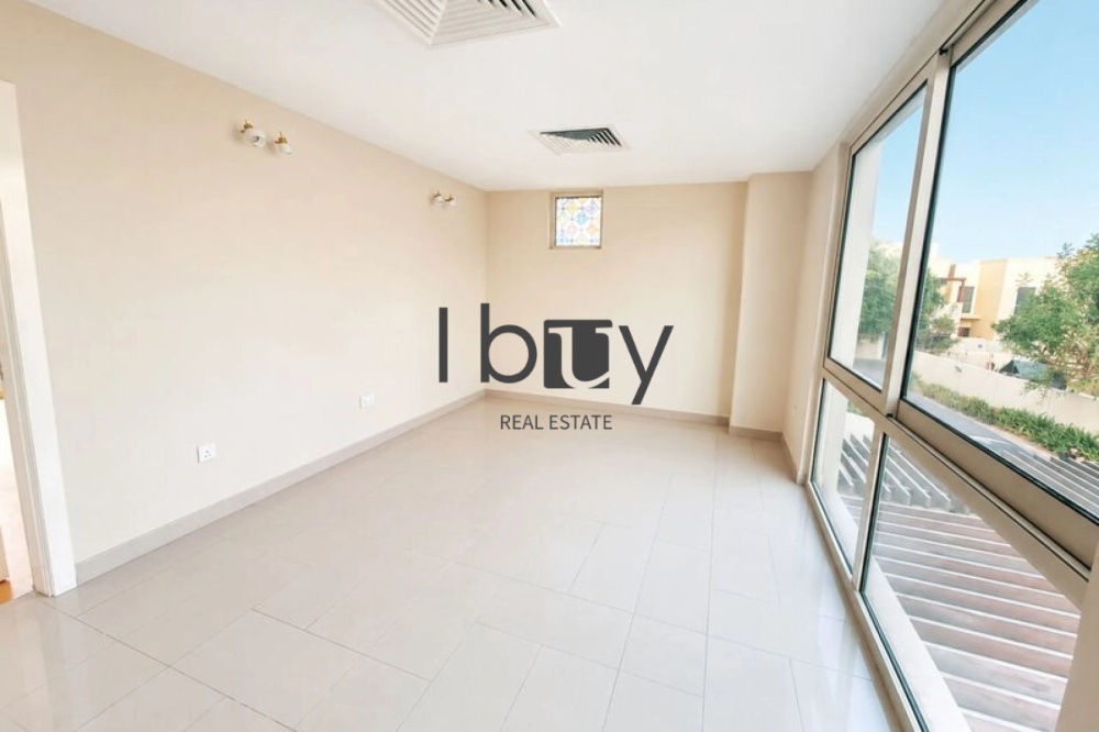 Single Row | Corner Unit | Vacant