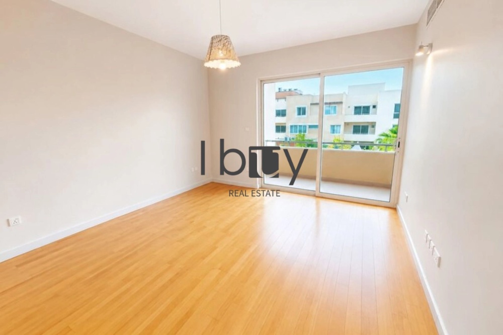 Single Row | Corner Unit | Vacant