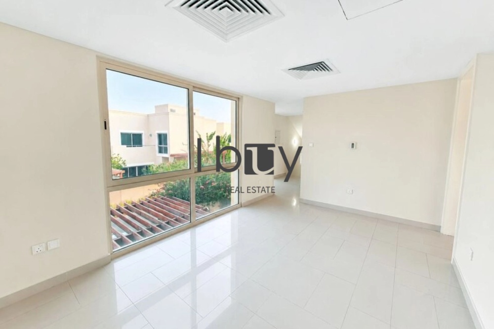 Single Row | Corner Unit | Vacant