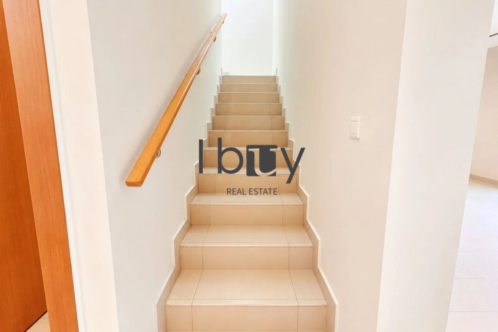 Single Row | Corner Unit | Vacant