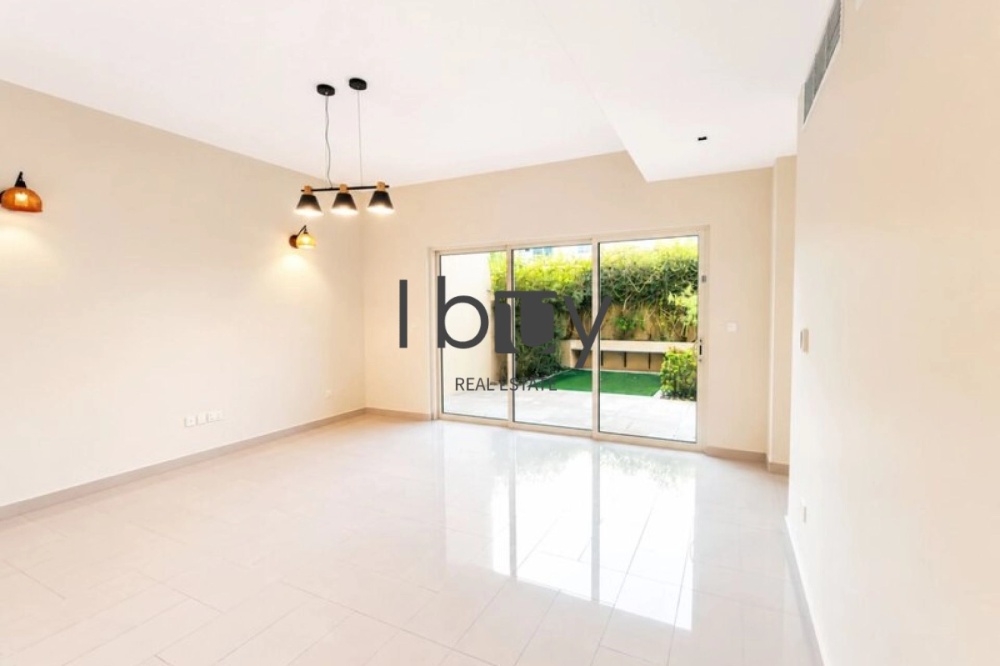 Single Row | Corner Unit | Vacant