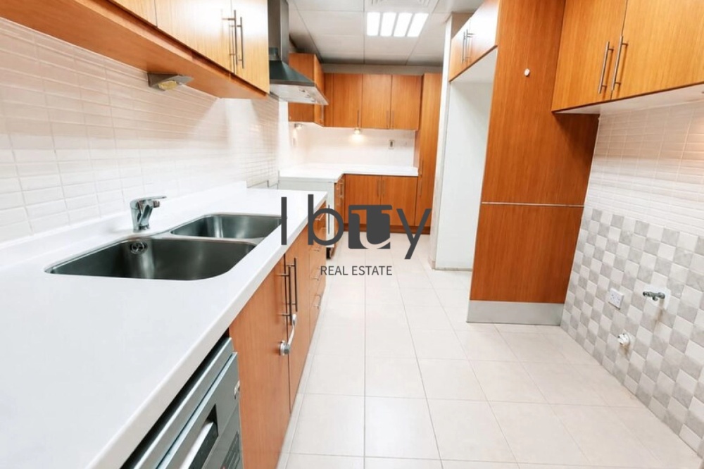 Single Row | Corner Unit | Vacant