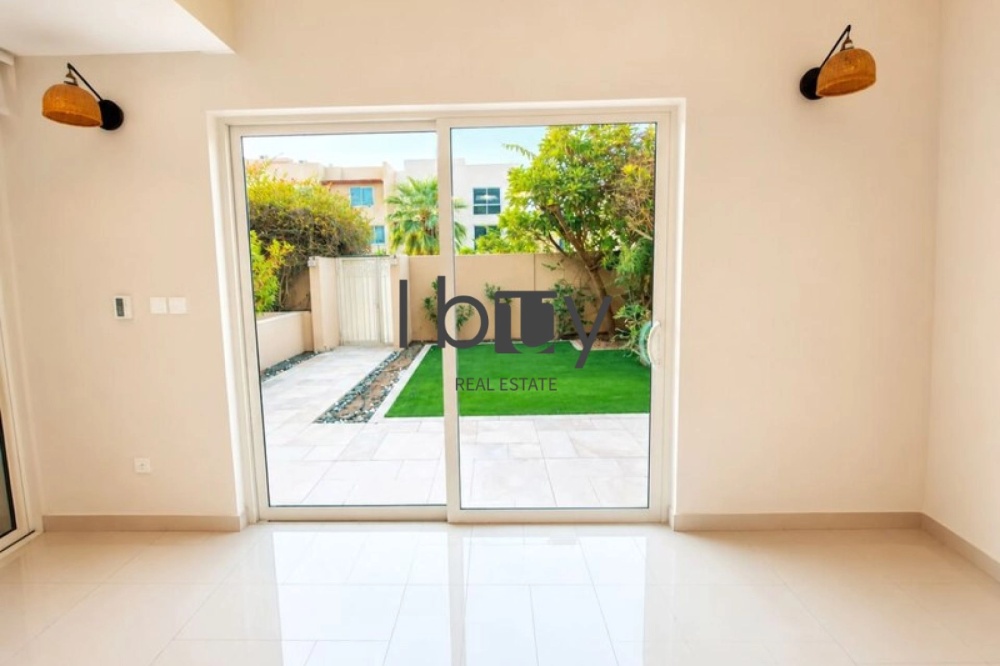 Single Row | Corner Unit | Vacant