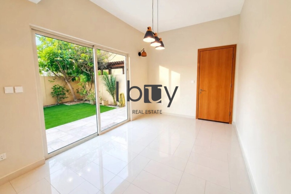 Single Row | Corner Unit | Vacant