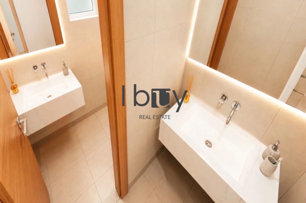Single Row Middle | 4BR + Maid Room