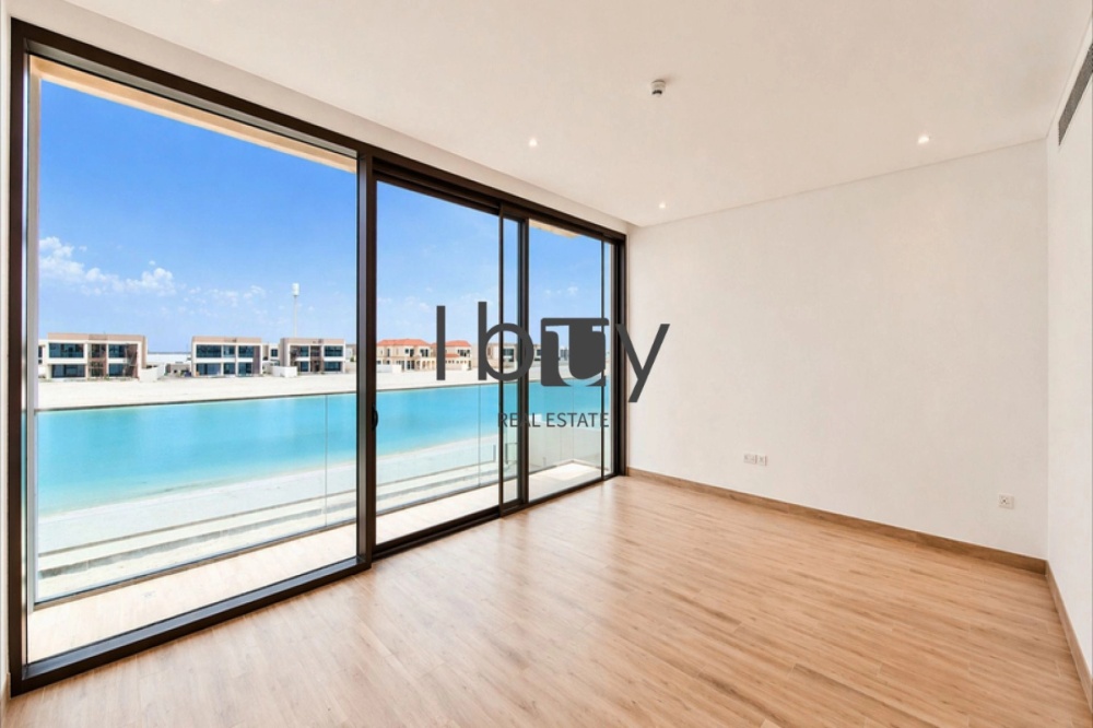 Beach access / Full Water View / Big Plot