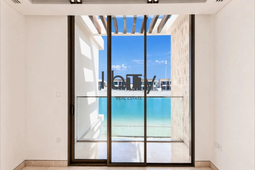 Beach access / Full Water View / Big Plot