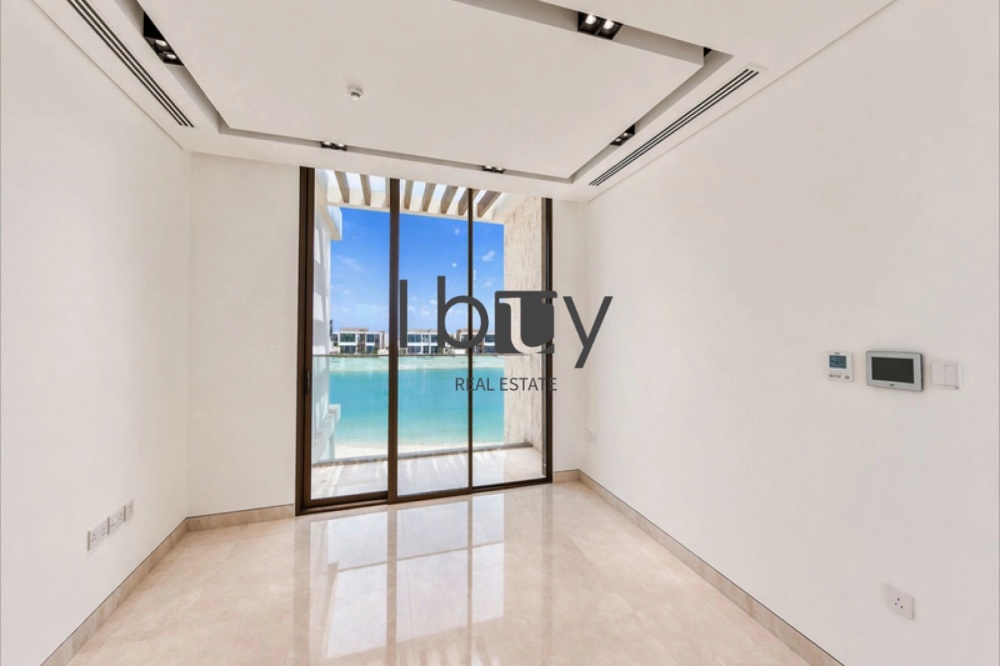 Beach access / Full Water View / Big Plot