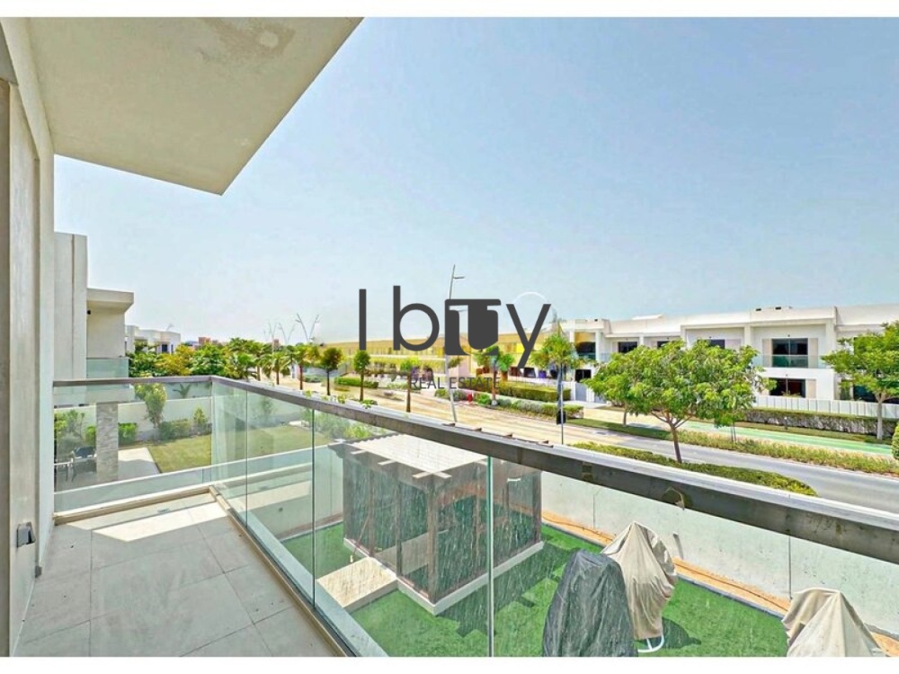 Single Row | Mid Unit | Large Terrace | Type 4Y |