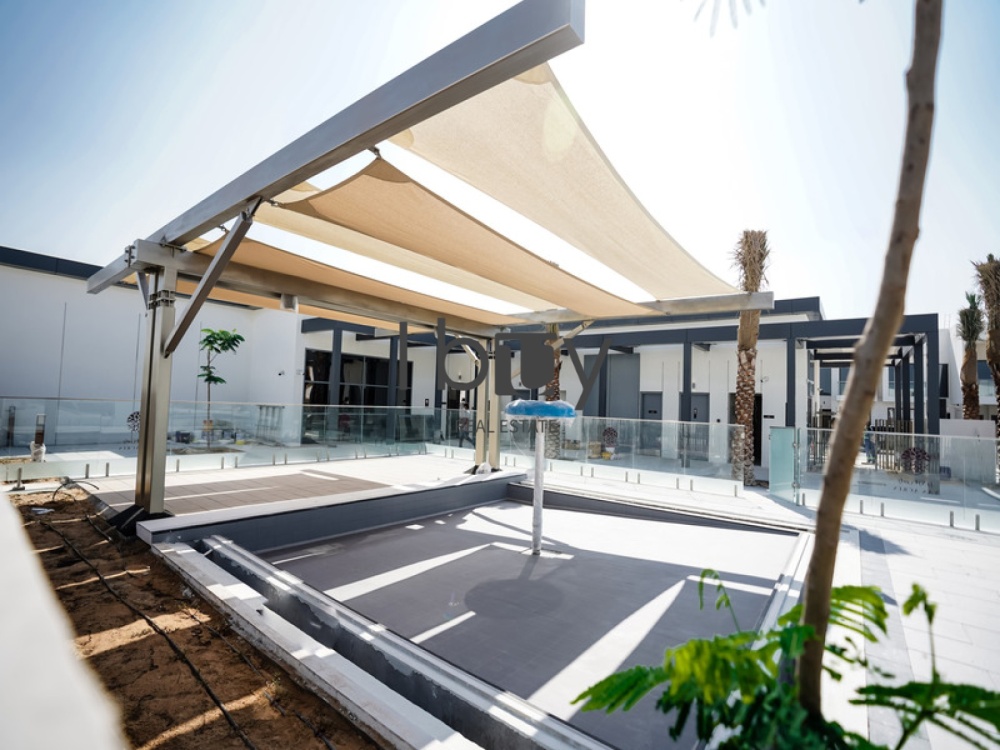 Move In Ready| Corner Unit | Large Plot | Hot Deal