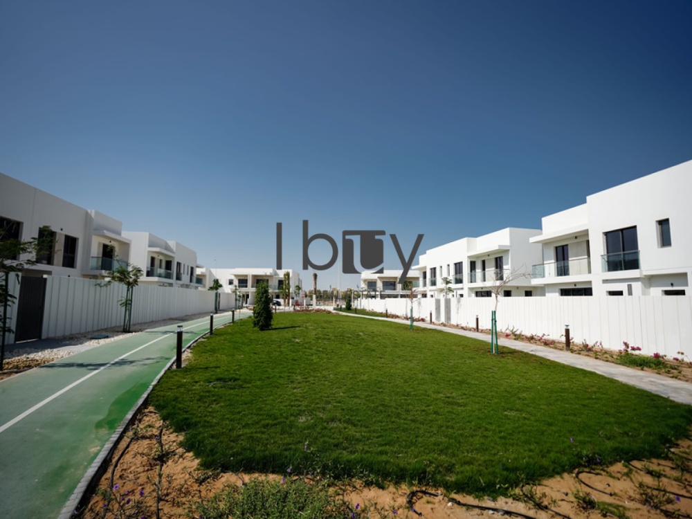 Corner Unit | Massive Layout | Ready To Move In