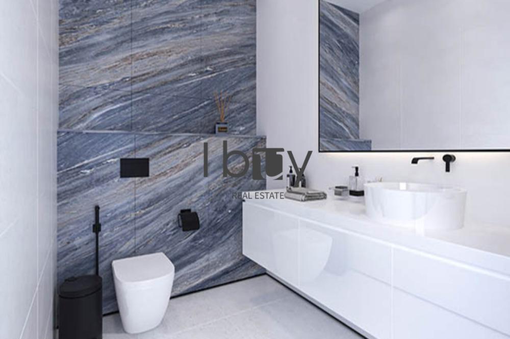 Waterfront Living |High Floor | High ROI | Invest