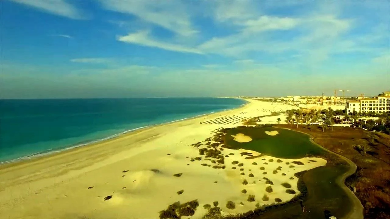 Saadiyat Beach Golf Club next to the beach | Saadiyat Beach Golf Club